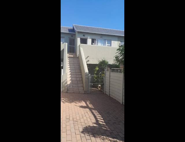 2 BEDROOM TOWNHOUSE FOR SALE IN VORNA VALLEY